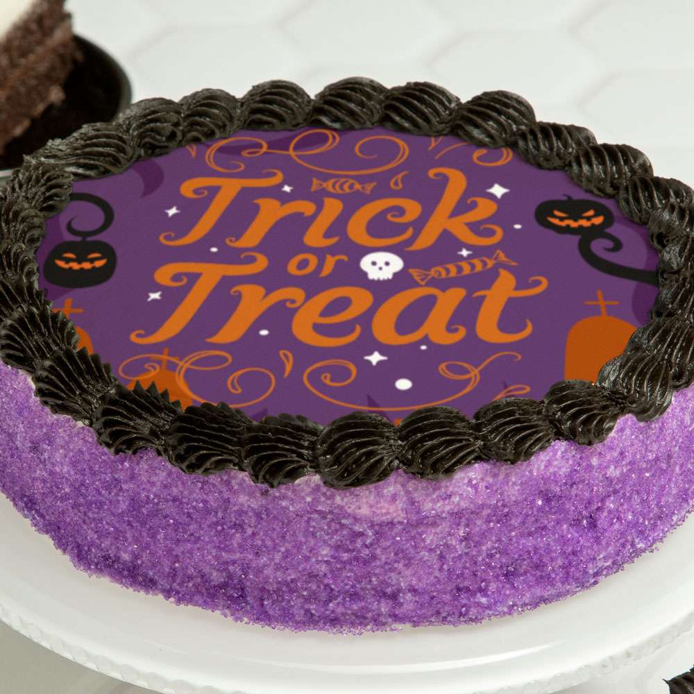 Trick or Treat Cake Close-up