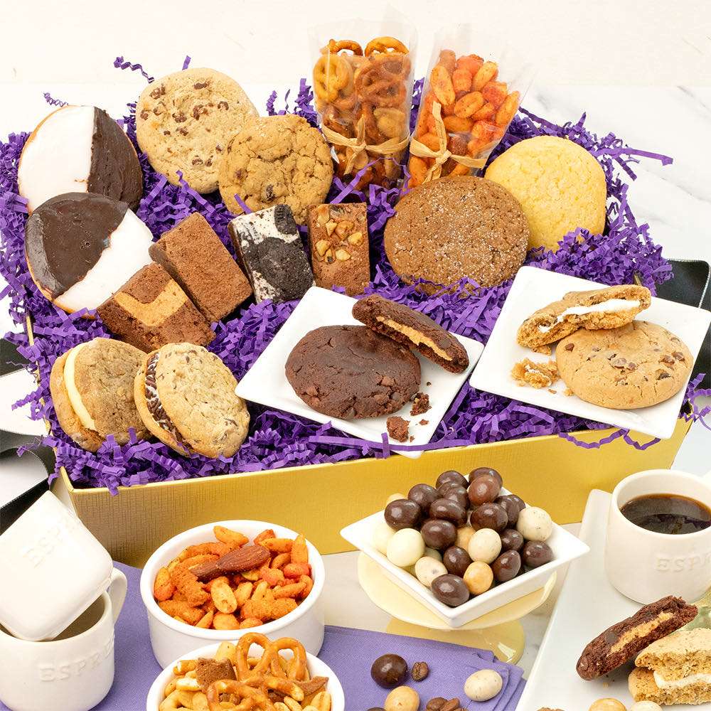 The Breaktime Snack Basket Close-up